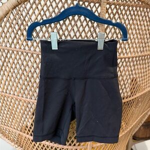 black lululemon biker shorts
